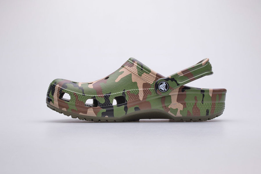 Chodaki Crocs Classic Camo Clog Tc Hurtownia Sportowa B B In