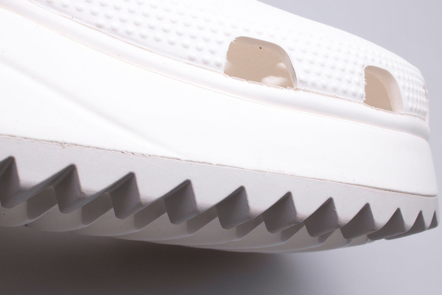 Chodaki CROCS CLASSIC HIKER CLOG 206772-100