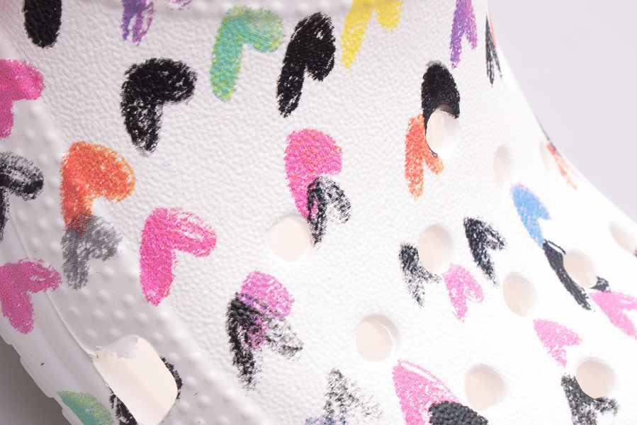 Chodaki CROCS CLASSIC HEART CLOG KIDS 207000-100