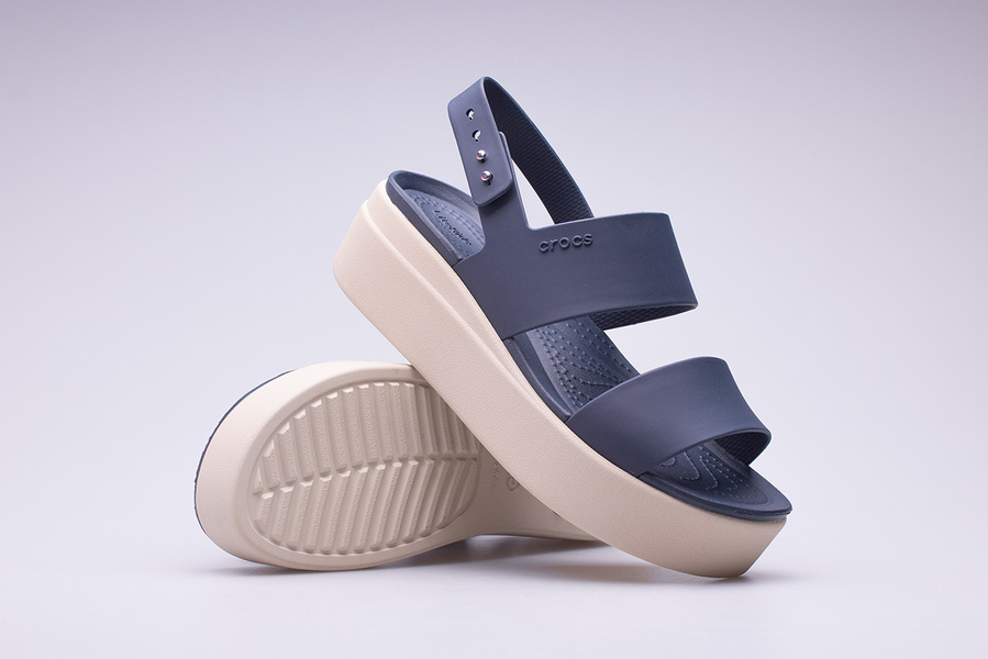 Sandały damskie Crocs Brooklyn Low Wedge 206453-46K