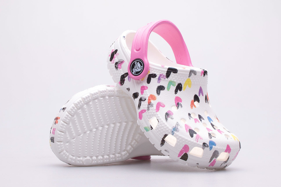Chodaki CROCS CLASSIC HEART CLOG KIDS 207000-100