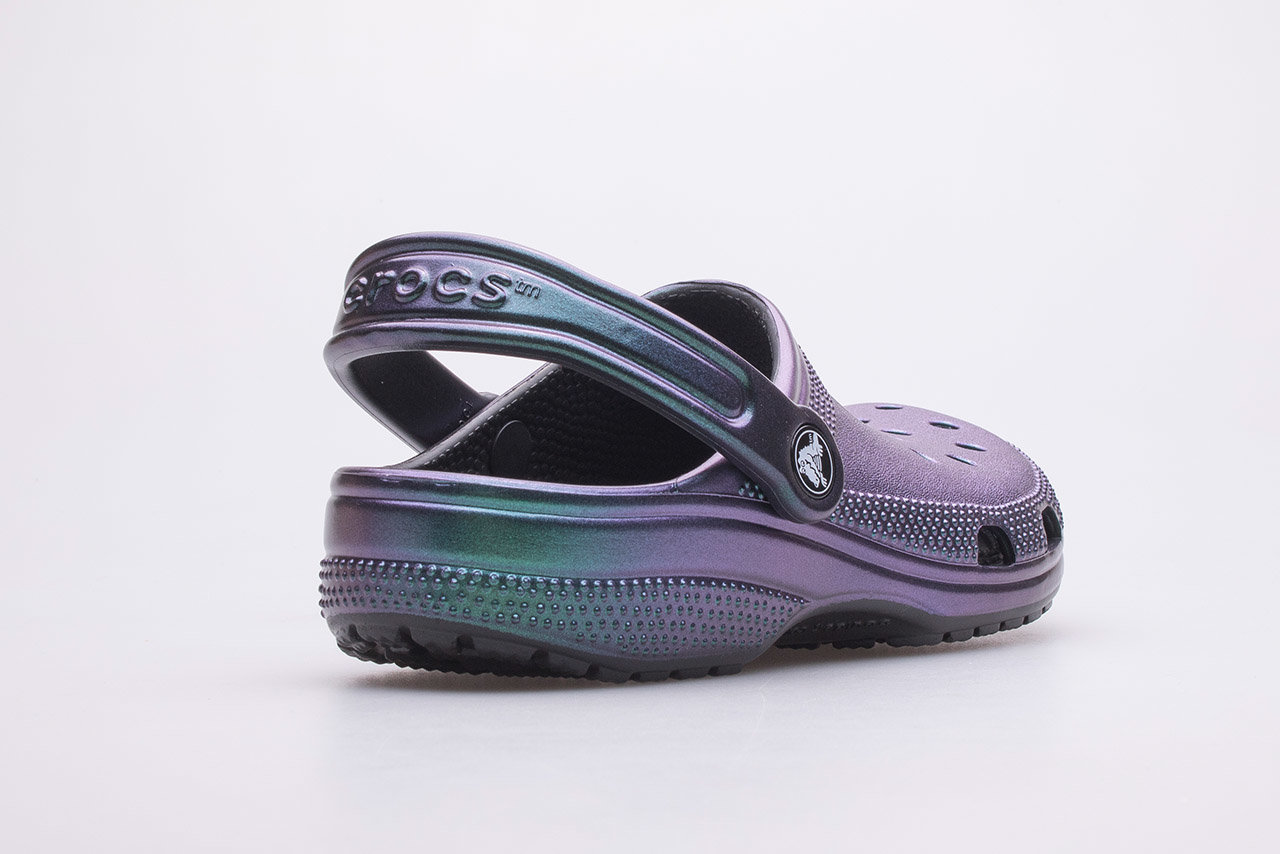 Crocs classic prismatic clog iridescent deals sz 2m/4w